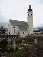 Oberaudorf, Pfarrkirche Maria Himmelfahrt, Saalbau mit Satteldach, Sdturm mit   Welscher Haube, Kirche erbaut im 15.