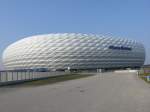Als 1.FCN Fan musste ich wegen meinen beiden Brdern (beide Bayern Mnchen Fans) in dieses Stadion! Am Anfang fand ichs langweilig...