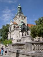 Mnchen, Bayerisches Nationalmuseum, gegrndet 1855 durch Knig Maximilian II,   erbaut von 1894 bis 1900 durch Gabriel von Seidl (14.08.2007)