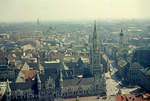 Aus dem Archiv ein Scan vom KB-Dia: aufgenommen vom Turm der Frauenkirche in Mnchen, das Rathaus und der Marienplatz und die Stadt in Richtung Osten, Anfang der 60iger Jahre.