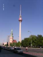 Der Fernsehturm (Telespargel) am Alexanderplatz in Berlin.