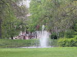 Springbrunnen im Park des Schloss Biesdorf in Berlin am 03.