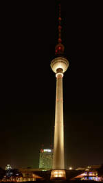 Der Berliner Fernsehturm ist mit 368 Metern das hchste Bauwerk Deutschlands.