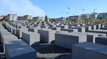 Das aus 2711 Beton-Stelen bestehenden Holocaust-Denkmales in Berlin.