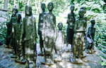 Skulptur Jdische Opfer des Faschismus von Will Lammert am Jdischen Friedhof Berlin-Mitte.