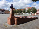 Beeskow, Brunnen und Huser am Marktplatz (08.08.2021)