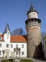 Schloss Wiesenburg, Innenhof mit Schloturm (16.03.2012)