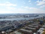 Hier noch einmal Hamburg von oben - diesmal ist aber der Hafen zu sehen.