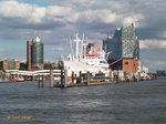 Hamburg am 16.8.2016, Blick auf die Kehrwiederspitze, davor an der berseebrcke das Museumsschiff CAP SAN DIEGO /
