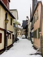 Eine enge Strasse in Kronberg am 21.01.2013.