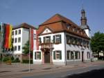 Lampertheim, Altes Rathaus in der Rmerstrae und Maria Verkndigung Kirche (09.06.2014)