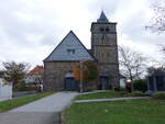 Mnchholzhausen, evangelische Kirche, Ostturm mittelalterlich, Kirchenschiff erbaut 1937 (01.11.2021)