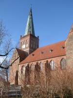 Im Klosterhof von Bergen/Rgen erkennt man die ganze Gre von der St.Marienkirche.Aufgenommen am 06.Februar 2014.