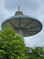 Ein Turm (in der Nhe) des Convention Centers, so gesehen Ende April 2024 auf dem Messegelnde in Hannover.