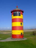 Der Pilsumer Leuchtturm, zur Gemeinde Krummhrn, Ostfriesland, am 17.04.2006