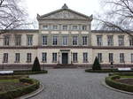 Gttingen, Aula der Universitt, klassizistischer Putzbau mit Werksteingliederung,   erbaut von 1835 bis 1837 durch Otto Prel, Giebelfeld von Ernst von Bandel (08.03.2017)