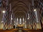Gttingen, Innenraum mit gotischem Flgelaltar von 1402 der Stadtkirche St.