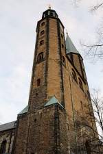 Blick auf die Hauptpfarrkirche mit den unterschiedlichen hohen Trmen (Differenz 60 cm) gesehen aus der Altstadt von Goslar am 22.