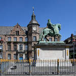 Das Jan-Wellem-Reiterdenkmal vor dem Alten Rathaus.