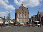 Lechenich, historisches Rathaus am Marktplatz, neugotisch erbaut 1862 durch Friedrich von Schmidt (04.05.2016)