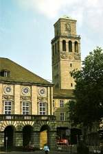 Der 60 m hohe Rathausturm setzt einen besonderen Akzent in der Mlheimer Innenstadt (4.