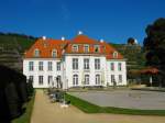 Schsisches Staatsweingut Schloss Wackerbarth: Hauptgebude, vom Garten aufgenommen.
