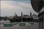 Mit dem Anstieg der Terrasse am Internationales Congress Center Dresden erhebt sich auch mehr vom alten Dresden ber das neue Landtagsgebude.