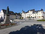 Hartenstein, Paul Fleming Denkmal und Huser am Marktplatz (19.08.2023)
