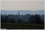 Wenn man von Altenburg in Richtung Waldenburg fhrt, bietet sich kurz vor dem Ortseingang Waldenburg dieser Blick auf die Muldenstadt, fotografiert am 02.03.2011 im morgendlichen Gegenlicht.