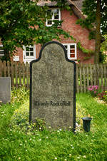Grabstein auf dem Friedhof von Hallig Oland im nordfriesischen Wattenmeer.