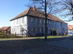 Wechmar, alte Schule, erbaut 1738 am Kirchplatz (16.04.2022)