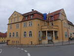 Mnchenbernsdorf, Rathaus am Karl-Marx-Platz, erbaut 1912 (29.04.2023)