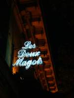 Leuchtreklame des berhmten Cafes  Les Deux Magot  im Pariser Bezirk St.