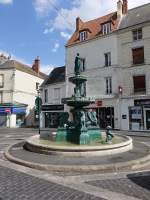 Etampes, Brunnen an der Rue de la Republique (18.07.2015)
