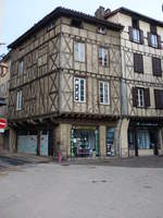 Foix, Fachwerkhuser am Place Parmentier in der Altstadt (01.10.2017)