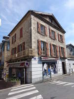 Villefranche-de-Rouergue, historisches Gebude am Quai de Senechaussee (30.07.2018)