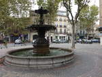 Narbonne, schner Brunnen am Place de Pyrenees (29.09.2017)
