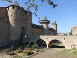 Carcassonne, Chateau Comtal mit dem Tor Porte de l`Est, Trmen Tour des Casernes und Tour de Major (29.09.2017)
