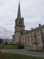 Lucon, Kathedrale Notre Dame, erbaut ab 1091 unter Abt Gottfried, dreischiffiges Langhaus aus dem 14.