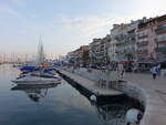Cannes, Hafen und Gebude am Quai Saint Pierre (26.09.2017)