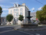 Gap, Gebude der Banque de France und Brunnen an der Ave.