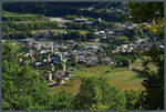 Blick auf Mestia, eine 2000-Einwohner-Stadt im Groen Kaukasus, mit den ortstypischen Swanentrmen.