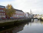 Cork, Huser entlang des Lee River (10.10.2007)