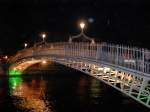Half Penny Bridge bei Nacht.