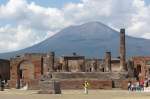 Pompeji mit Vesuv im Hintergrund.