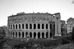 Das 13 vor Christus vollendete Marcellustheater war ein Theater im antiken Rom, welches heute noch in Form eines Wohnhauses existiert.