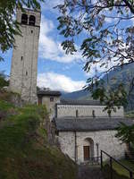 Capo di Ponte, mit der Kirche San Siro steht die lteste erhaltene Kirche des Valcamonica auf einem Felsvorsprung etwas oberhalb von Capo di Ponte, erbaut im 11.
