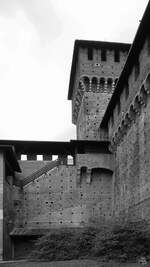 Das massive Gemuer des mittelalterlichen Castello Sforzesco.