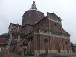 Pavia, Dom, erbaut ab 1488, Kuppel erbaut von 1762 bis 1768, Fassade von 1898 (01.10.2018)