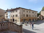 San Quirico d´Orcia, historischer Palazzo an der Piazza della Liberta (21.05.2022)